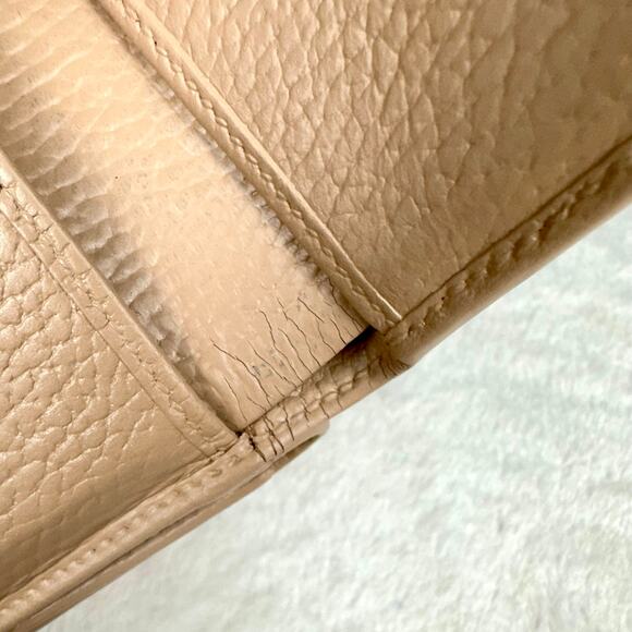 Gucci beige leather compact wallet wristlet with chain - Picture 10 of 16